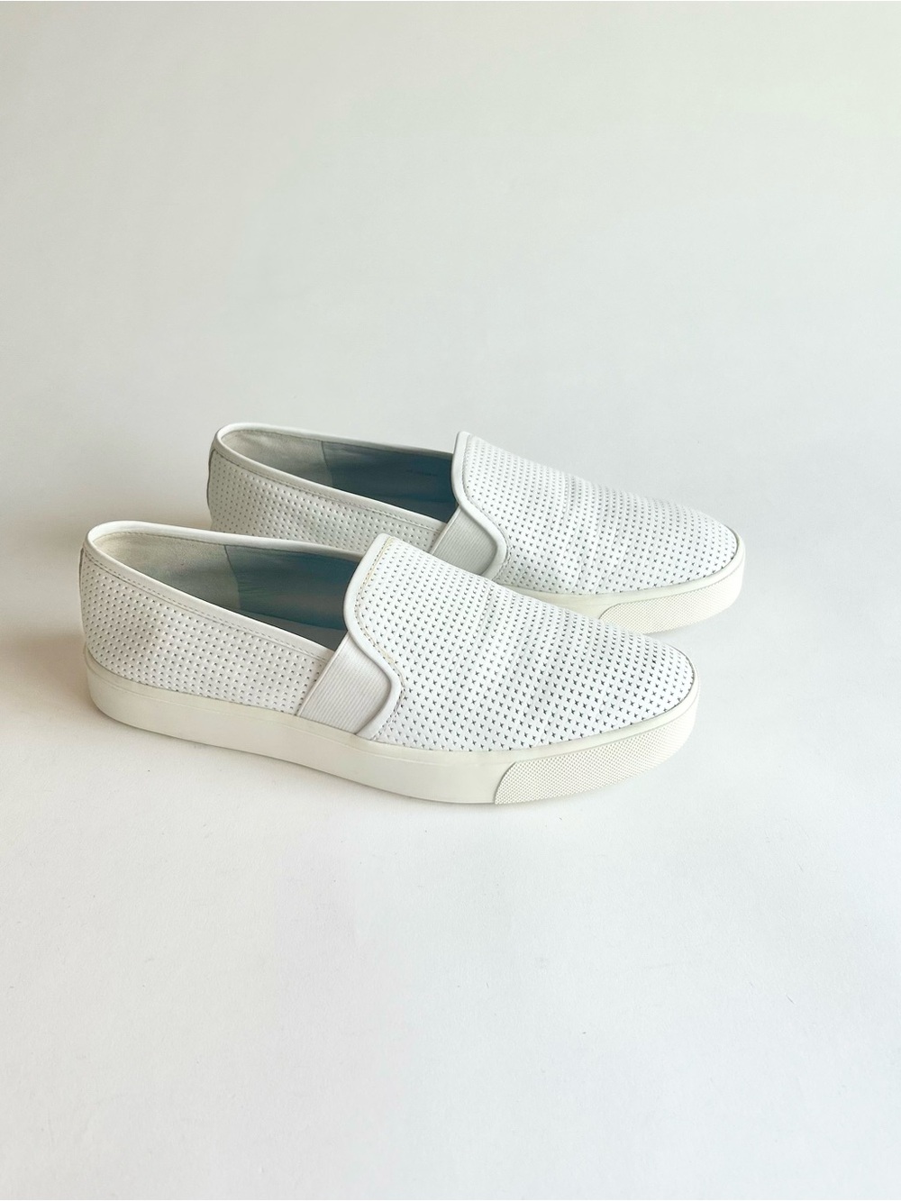 Vince White Leather Rubber Outsole Low Top Sneakers size 7